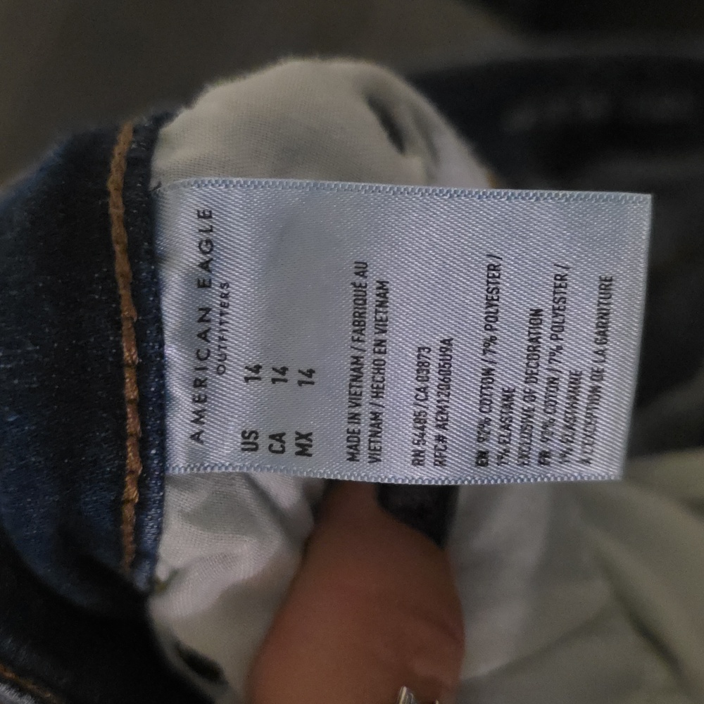 American Eagle Outfitters-Super Stretch Distressed Jean Shorts SZ 14 - Picture 3 of 5